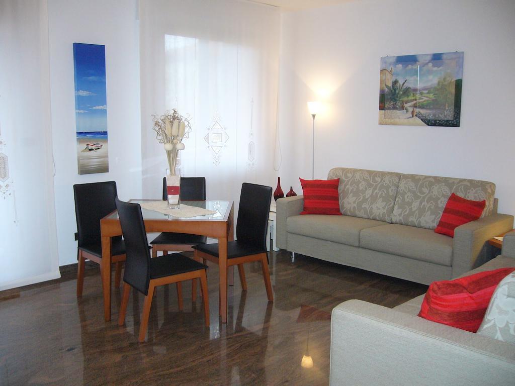 Aparthotel Feeling At Home Καστενάζο Εξωτερικό φωτογραφία