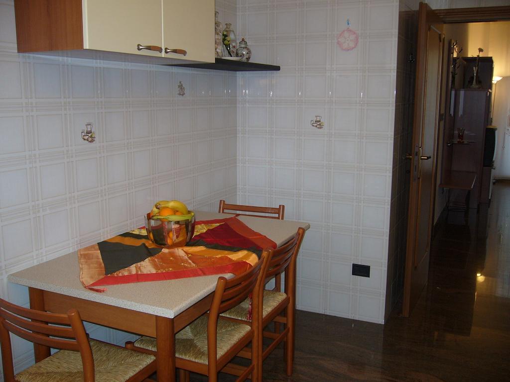Aparthotel Feeling At Home Καστενάζο Δωμάτιο φωτογραφία